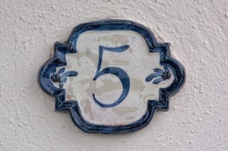 Personas nacidas el 5